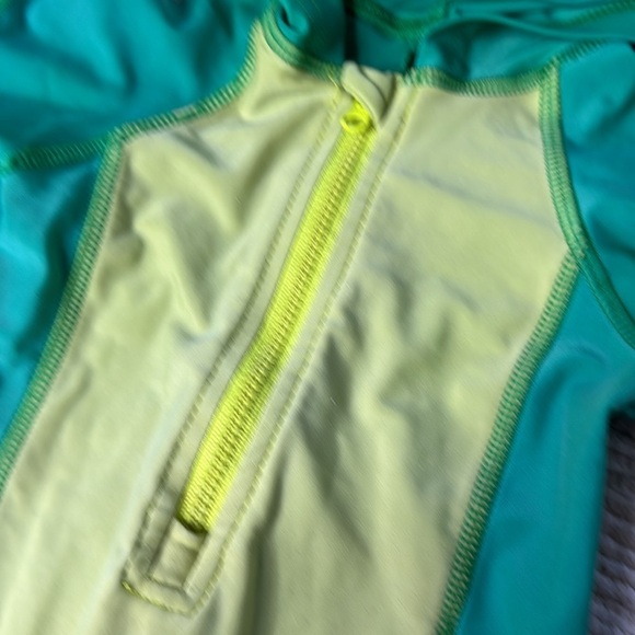 24m-2T short and long sleeve rashguards 1/2zip up - Picture 2 of 12